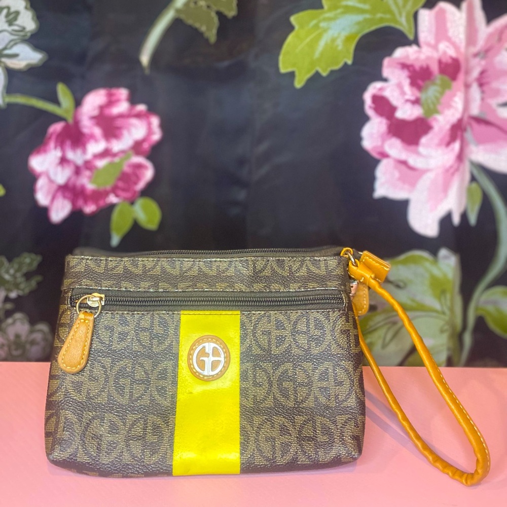 Giani Bernini Wristlet
